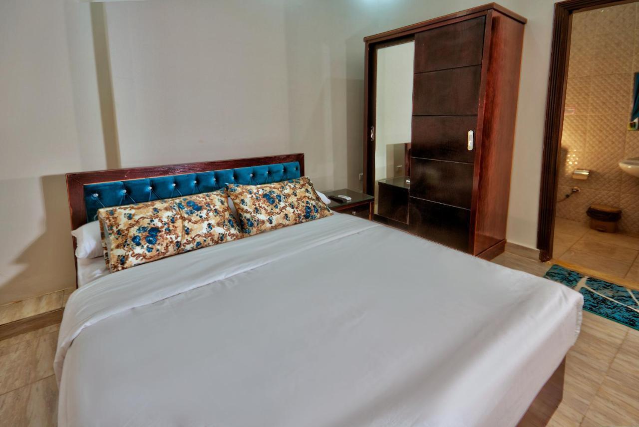 Tut Pyramids View Hotell Kafret el-Gabal Exteriör bild