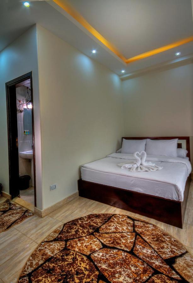 Tut Pyramids View Hotell Kafret el-Gabal Exteriör bild