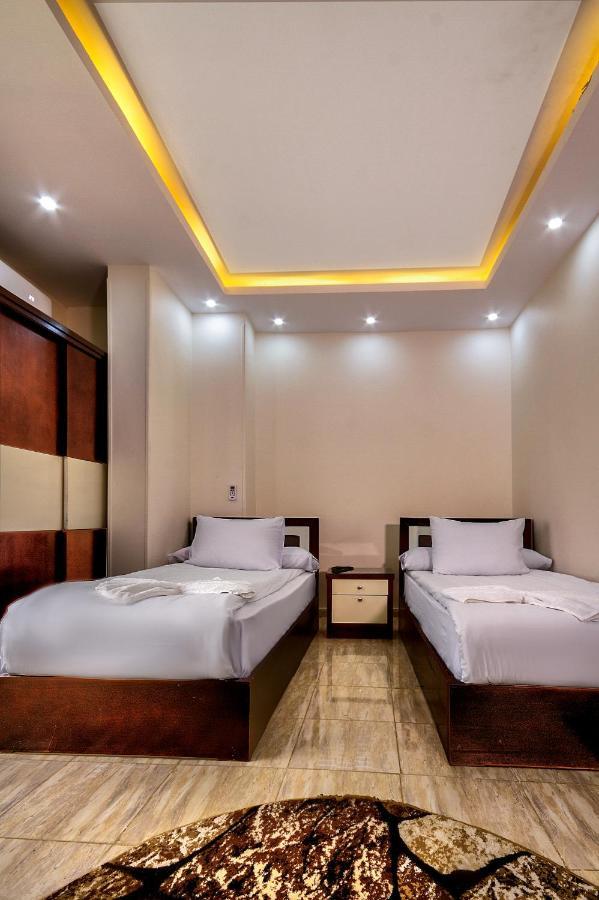 Tut Pyramids View Hotell Kafret el-Gabal Exteriör bild
