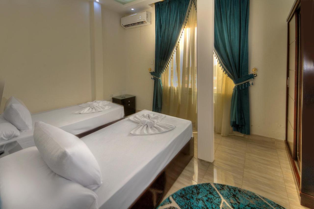 Tut Pyramids View Hotell Kafret el-Gabal Exteriör bild