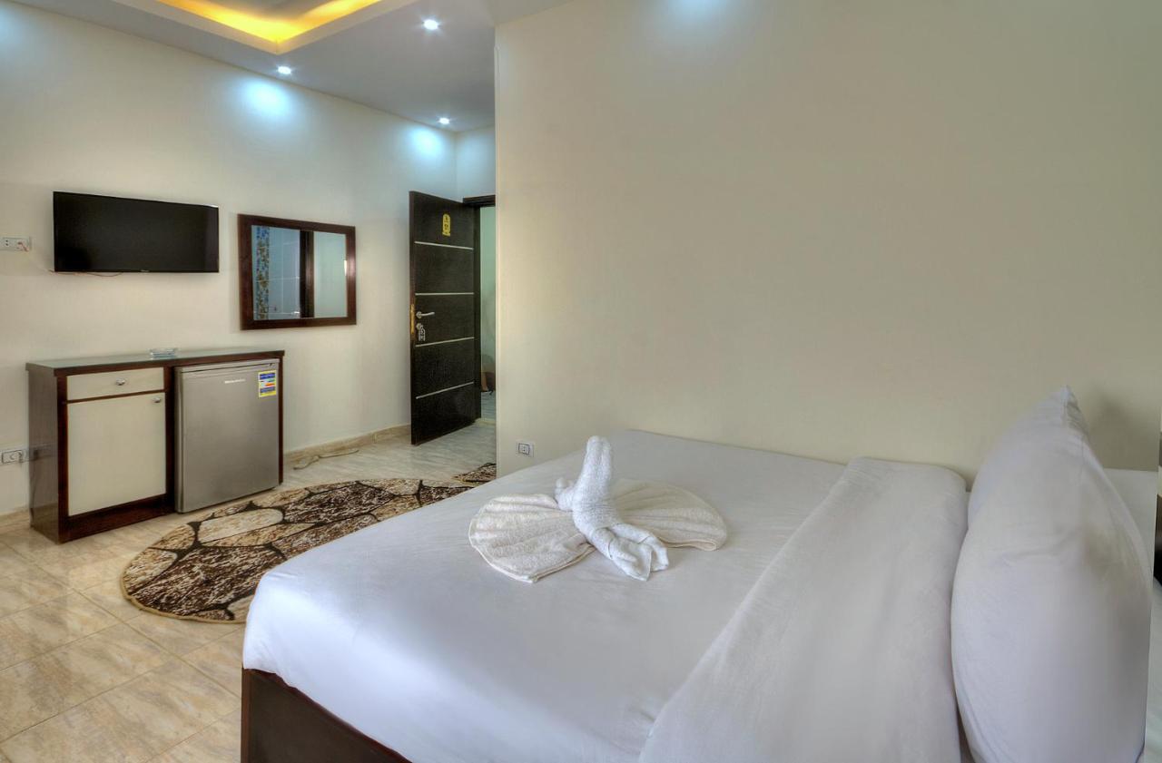 Tut Pyramids View Hotell Kafret el-Gabal Exteriör bild