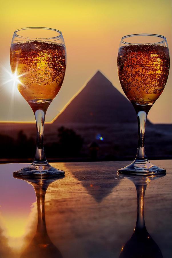 Tut Pyramids View Hotell Kafret el-Gabal Exteriör bild