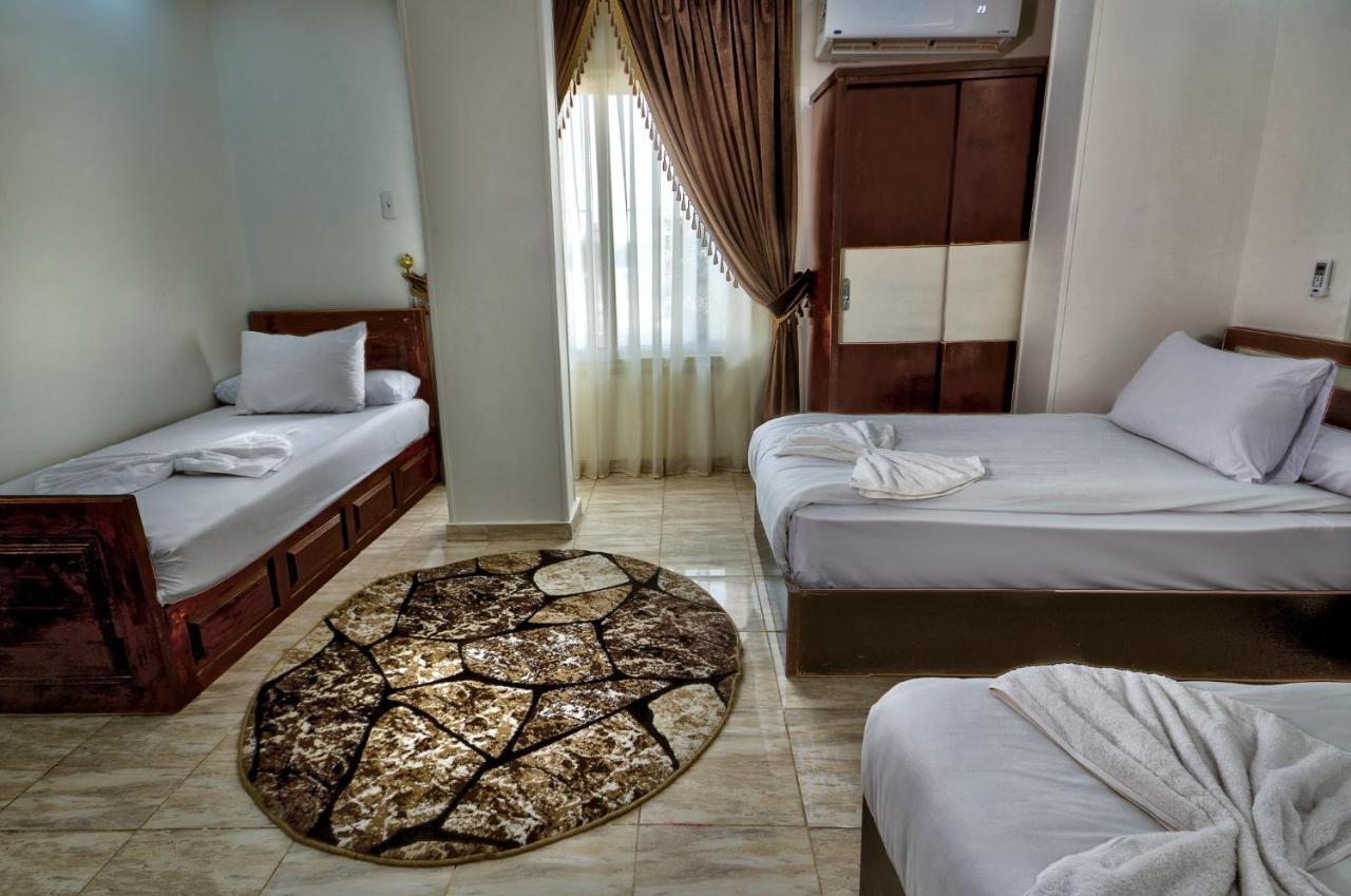 Tut Pyramids View Hotell Kafret el-Gabal Exteriör bild