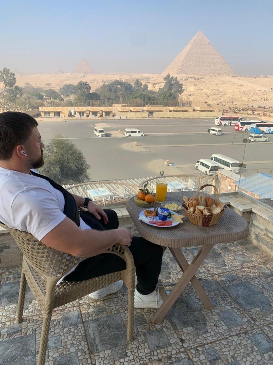 Tut Pyramids View Hotell Kafret el-Gabal Exteriör bild