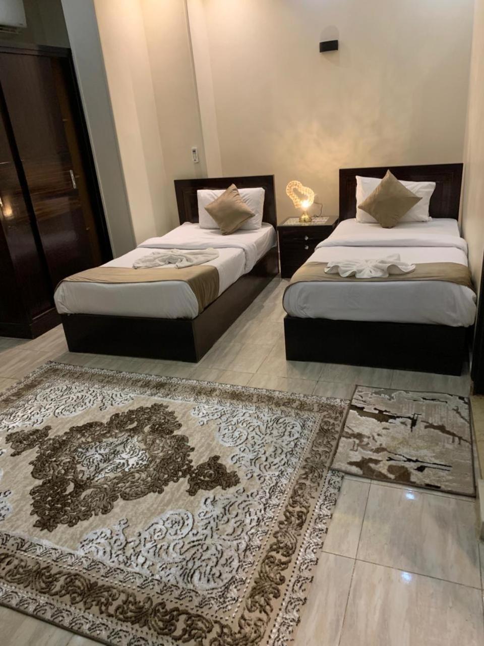 Tut Pyramids View Hotell Kafret el-Gabal Exteriör bild