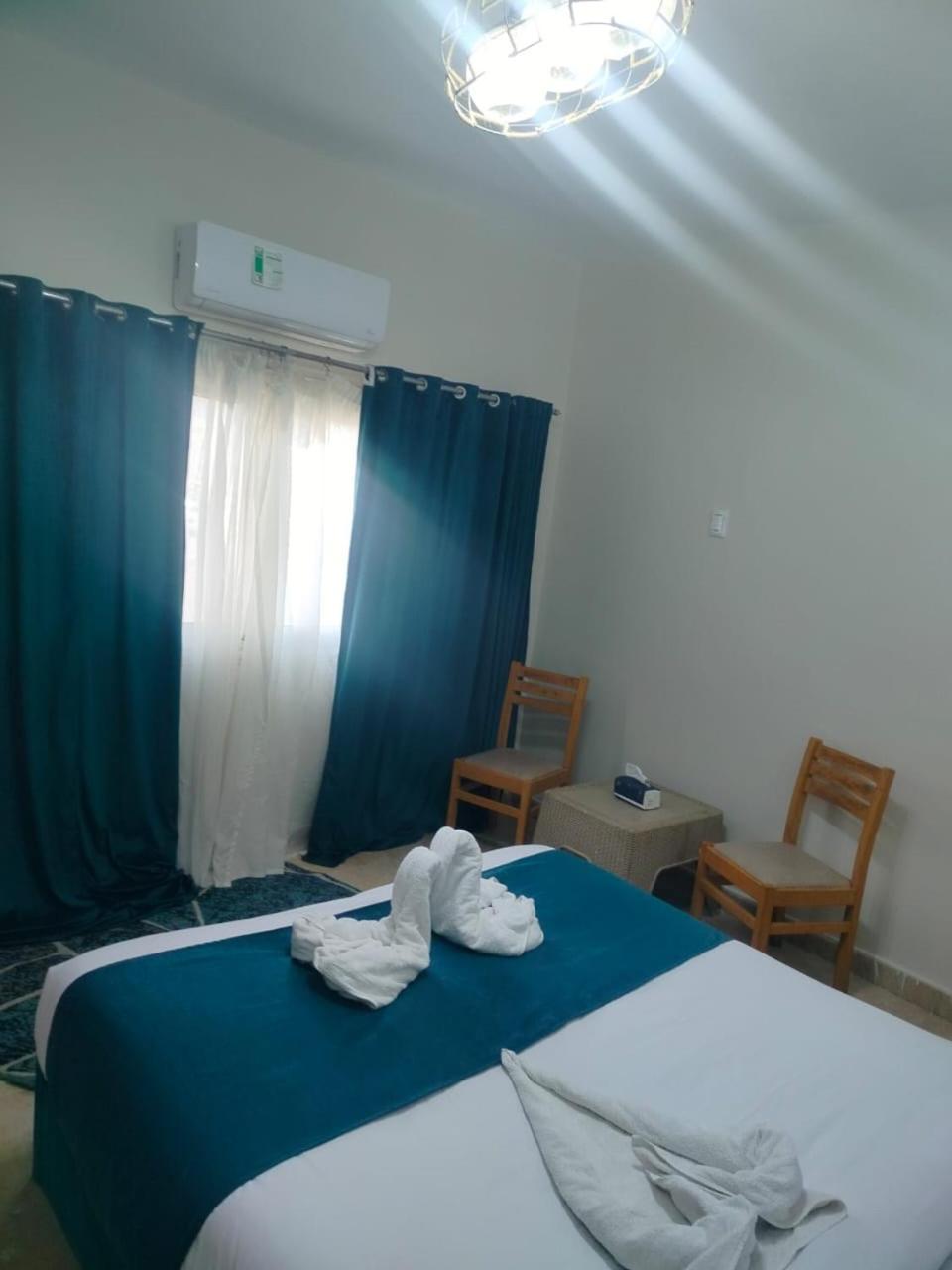 Tut Pyramids View Hotell Kafret el-Gabal Exteriör bild